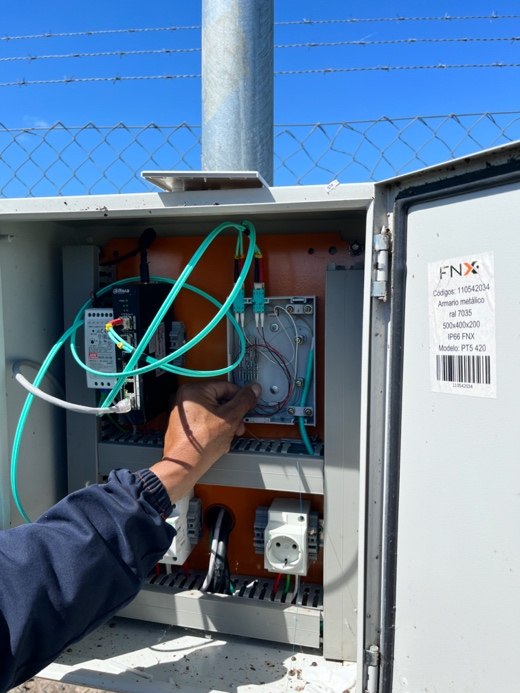 Trabajo de telecomunicaciones e instalación técnica